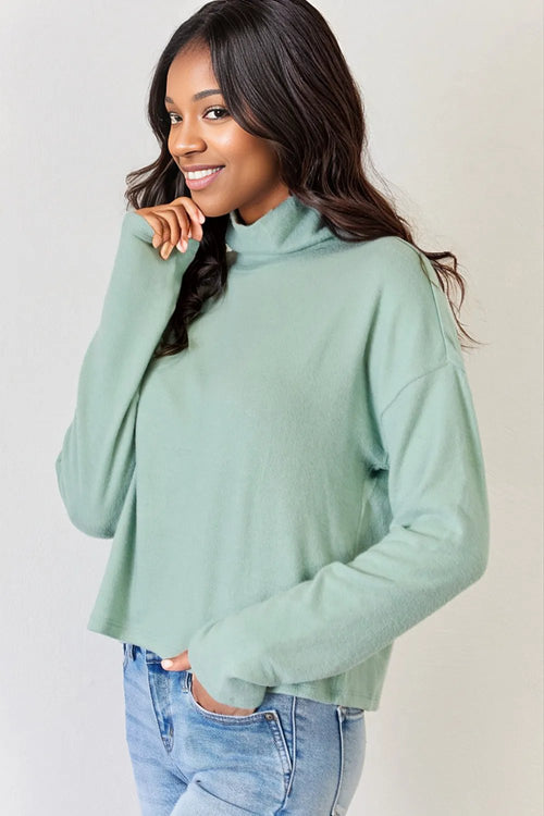 Luxe Comfort Turtleneck Top: Effortlessly Chic Style