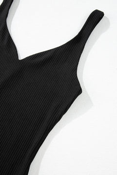 Sizzle Ribbed V-Neck Sleeveless Top: Curve Embrace