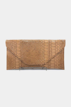 Elegant Serpent Skin Clutch: Timeless Elegance