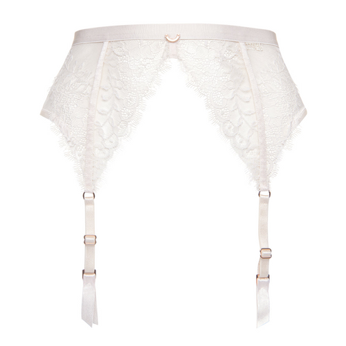 Vanilla Dreams: Elegance in Lace Tenderness