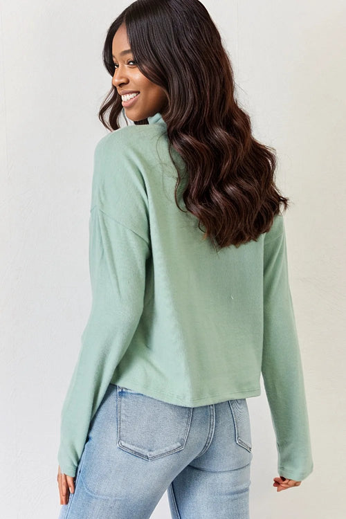 Luxe Comfort Turtleneck Top: Effortlessly Chic Style