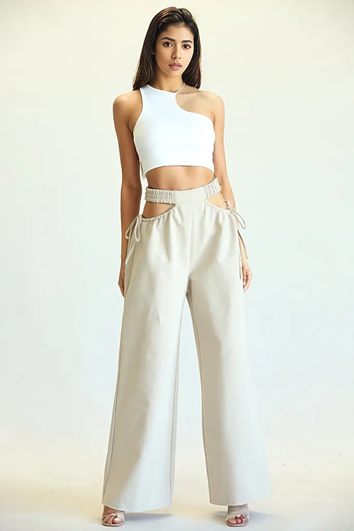 Comfy Chic: Kelly's Cut-Out Pants 💫