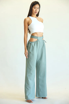 Comfy Chic: Kelly's Cut-Out Pants 💫