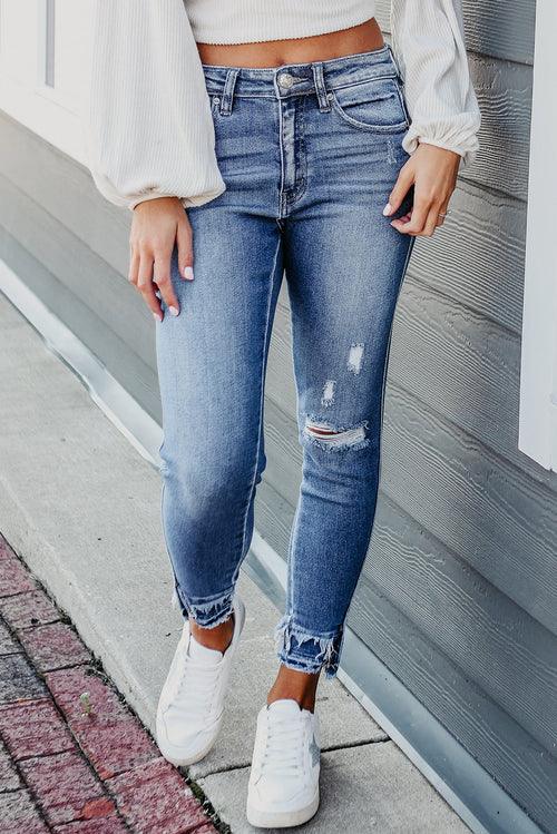 Light Blue Distressed Frayed Skinny Jeans: Retro-Chic Must-have!