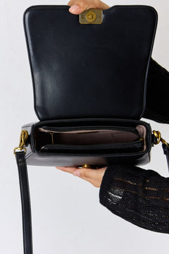 Elegant PU Leather Crossbody: 'A Bard's Choice'