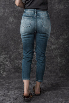 Blue Ripped Skinny Jeans: Edgy, Figure-Enhancing Style