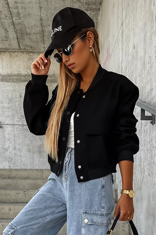 Stay Stylish & Comfortable: Black Pockets Jacket!