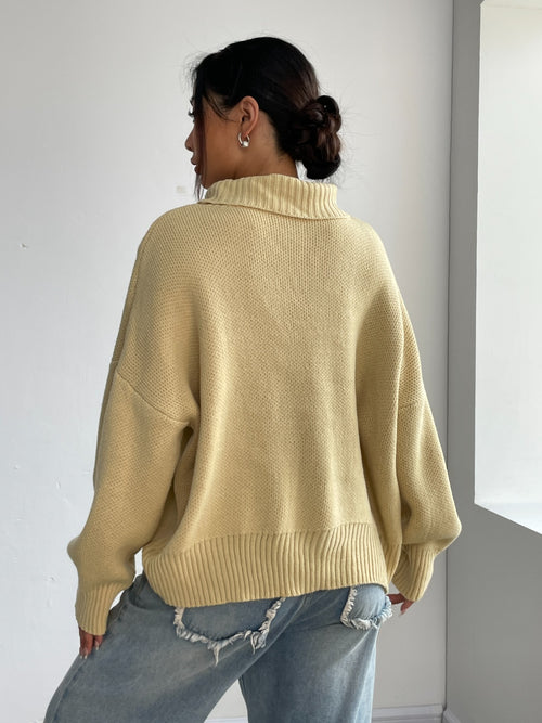 Stay Cozy & Stylish in this Sweater 🍂