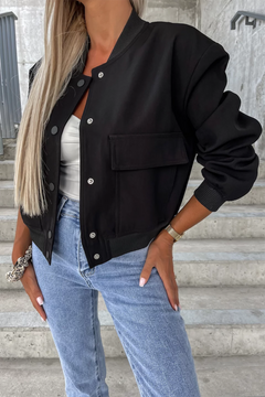 Stay Stylish & Comfortable: Black Pockets Jacket!