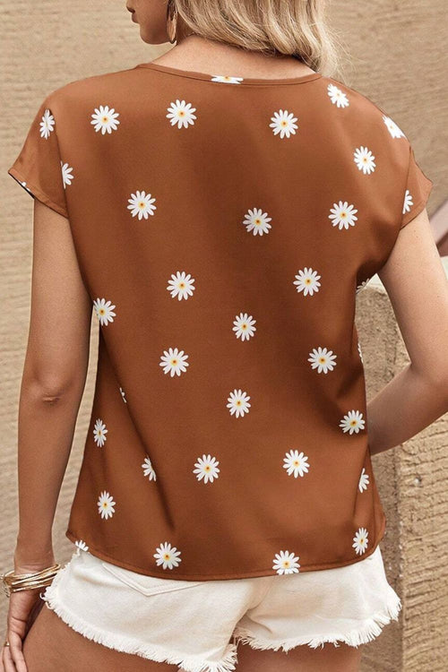 Flirty Daisy Print Blouse: Sweet Floral Chic!