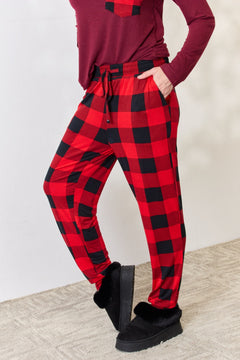 Plaid Paradise Pajama: Cozy Charm Ensemble 🌟