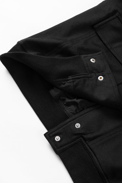 Stay Stylish & Comfortable: Black Pockets Jacket!