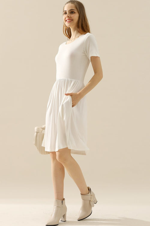 Ninexis Elegance: Round Neck Ruched Dress