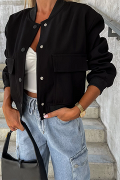 Stay Stylish & Comfortable: Black Pockets Jacket!