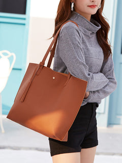 Tassel Zip Shoulder Tote: Where Style Meets Functionality
