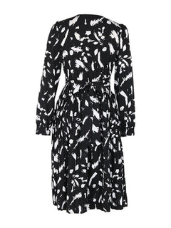 Sophisticated Monochrome Elegance: Long-Sleeve Dress