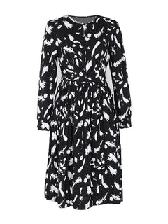 Sophisticated Monochrome Elegance: Long-Sleeve Dress