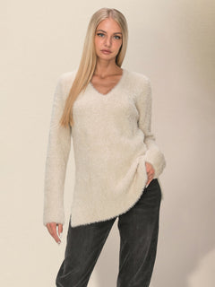 Chic V-Neck Sweater: Effortlessly Stylish & Comfortable!