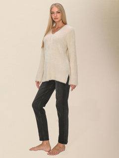 Chic V-Neck Sweater: Effortlessly Stylish & Comfortable!