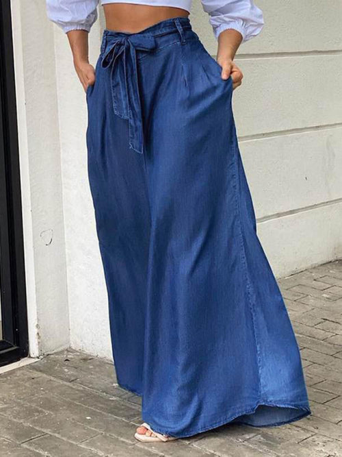 Strappy Denim Maxi: Curve-hugging Style Champion 🌟