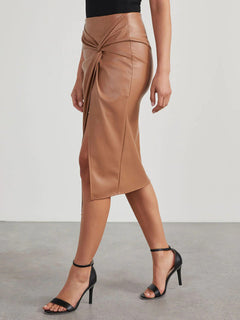 Hip-Hugging Leather Skirt: Your Confidence-Boosting Must-Have!