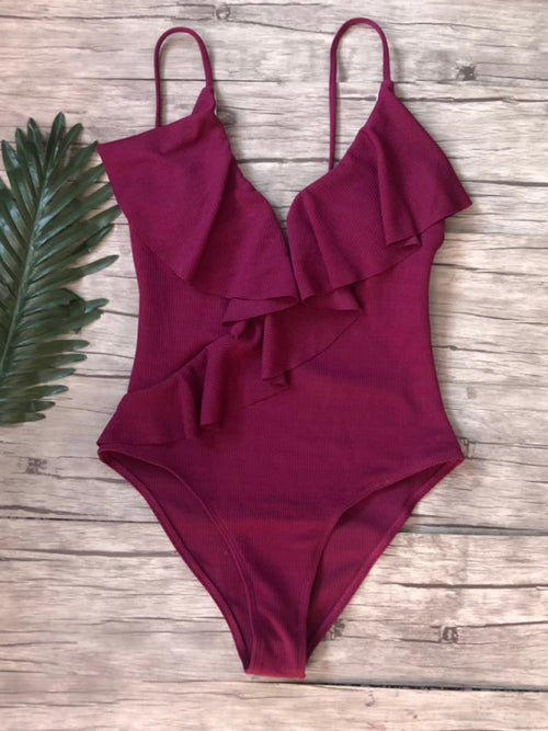 Enchanted Ruffled Swimsuit: Elegance in Every Wave. 💖