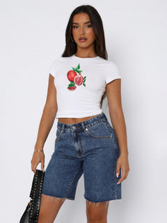 Street Chic Navel-Baring Tee: Effortless Style Essential!