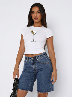 Street Chic Navel-Baring Tee: Effortless Style Essential!