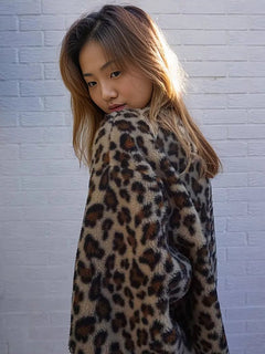 Wild & Stylish Leopard Print Jacket! 🐆